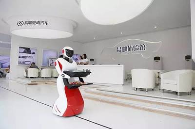 極具智能別具一格 初探易咖電動汽車體驗館的智能機器人銷售新體驗